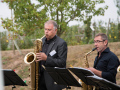 Klaus Körber und ein weiterer Bandkollege beim Saxophonspielen