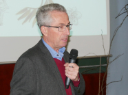 Dr. Franz Rueß bei seinem Vortrag