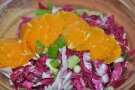 Bunter Salat mit Radicchio, Orange und Lauchzwiebel