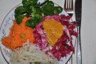Teller mit verschiedenen Salaten