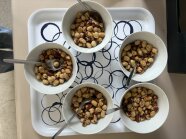 Geröstete Haselnüsse zum Probieren