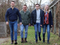 Das Forschungsteam des Kompetenzzentrums Ökogartenbau der LWG in Bamberg mit Nicolas Müller, Jonas Maußner, Patrick Nastvogel und Hildegard Cäsar. (v.l.n.r.).
