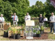 Eröffnung des Schaugartens mit Bürgermeister Rother und Uni-Vertretern.